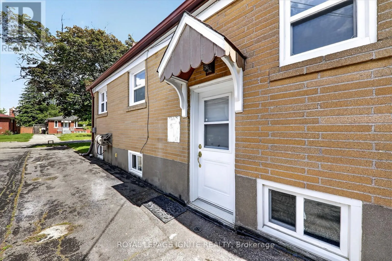 20 ALANBURY CRESCENT