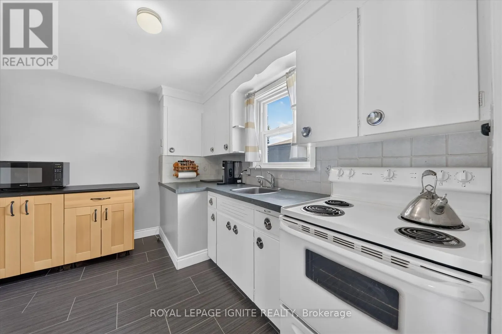 20 ALANBURY CRESCENT
