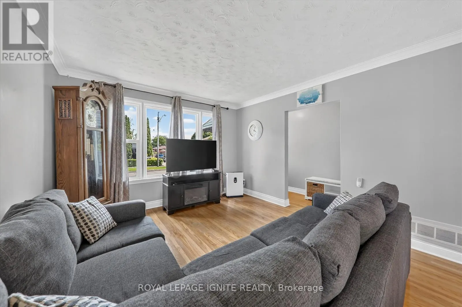 20 ALANBURY CRESCENT