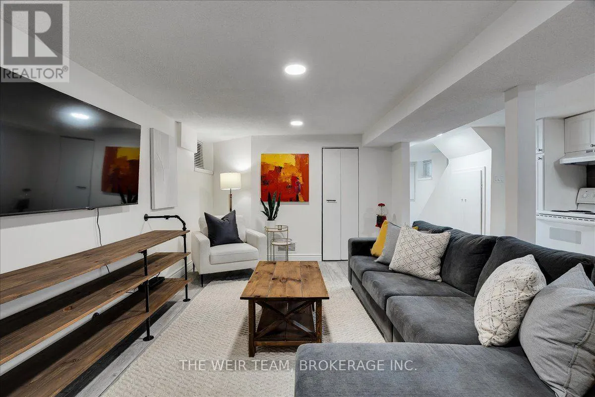 25 OAK PARK AVENUE