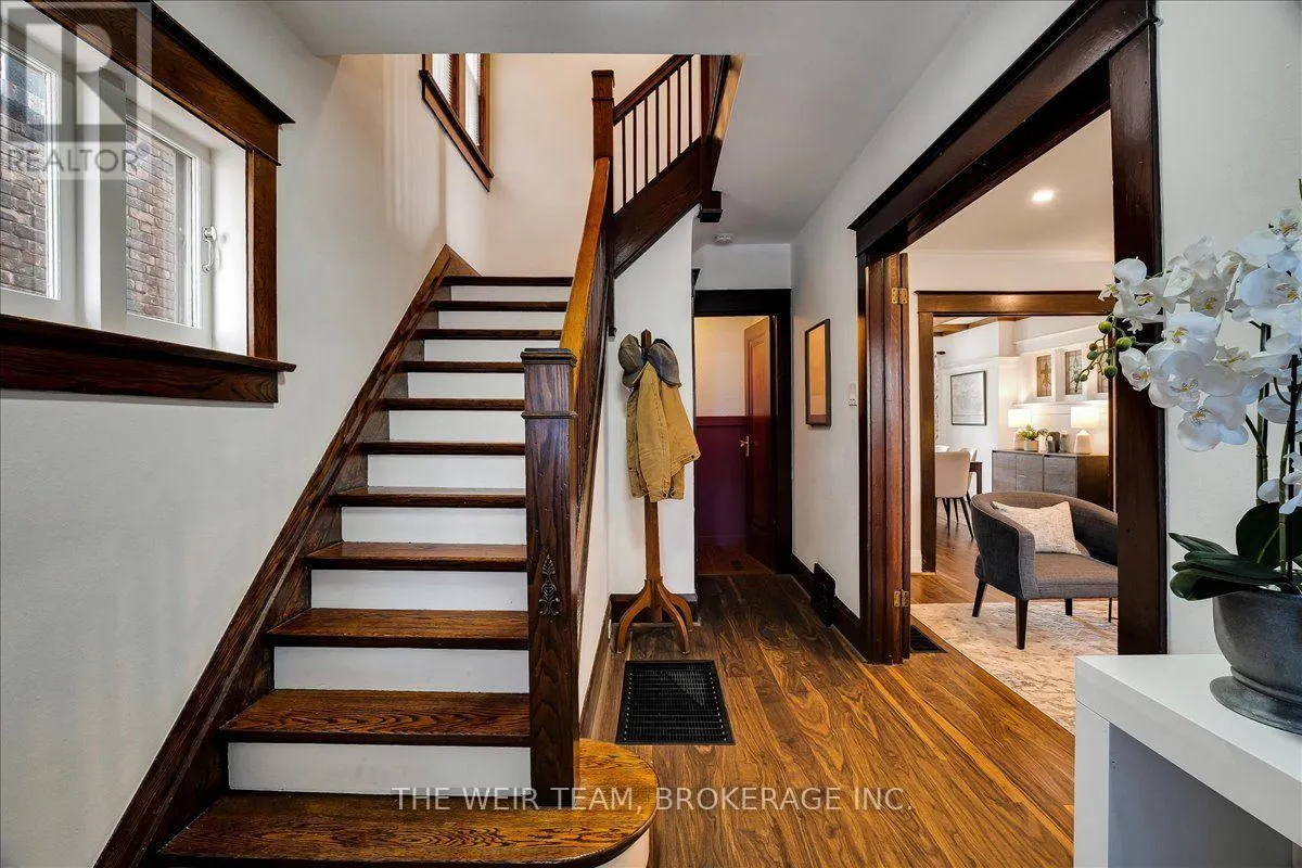 25 OAK PARK AVENUE