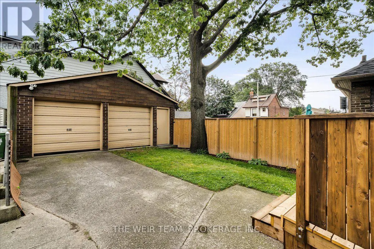 25 OAK PARK AVENUE