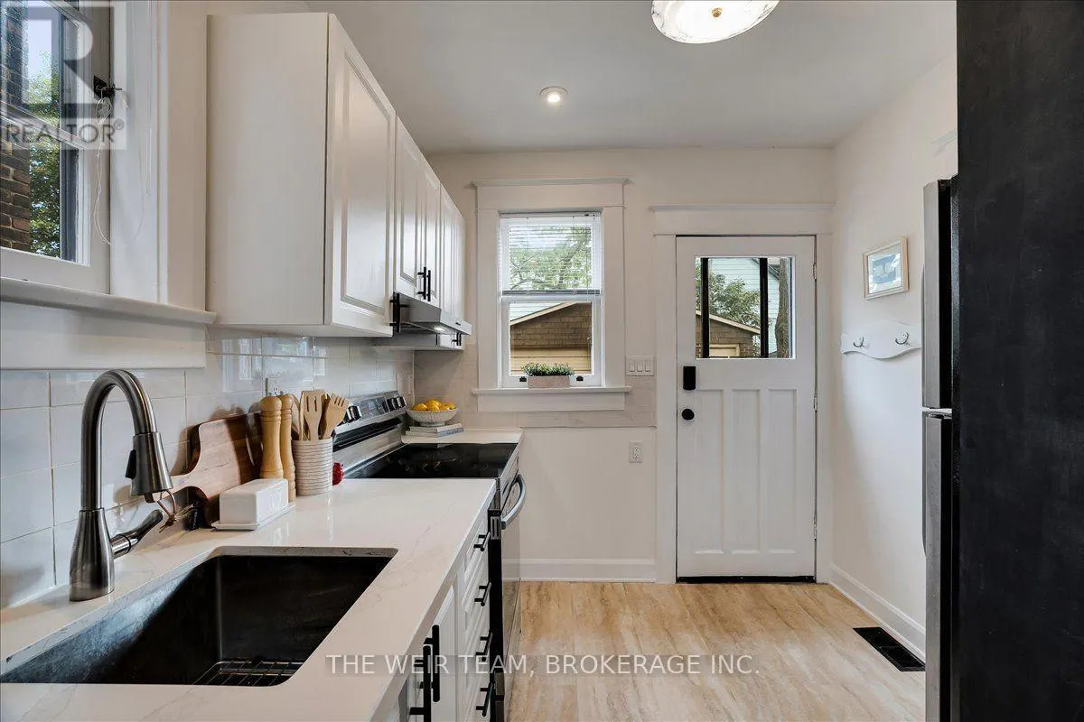 25 OAK PARK AVENUE