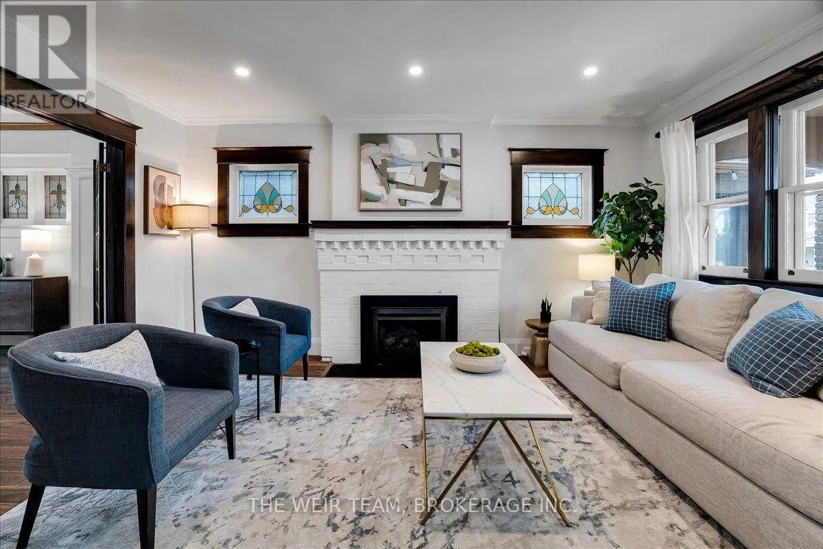 25 OAK PARK AVENUE