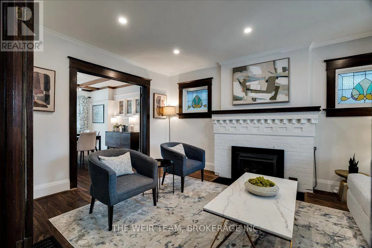 25 OAK PARK AVENUE