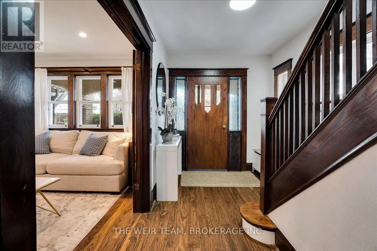 25 OAK PARK AVENUE