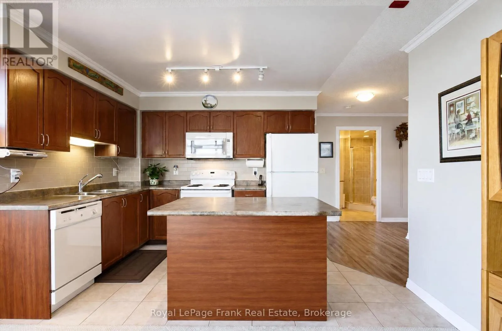 904 - 1600 CHARLES STREET #904