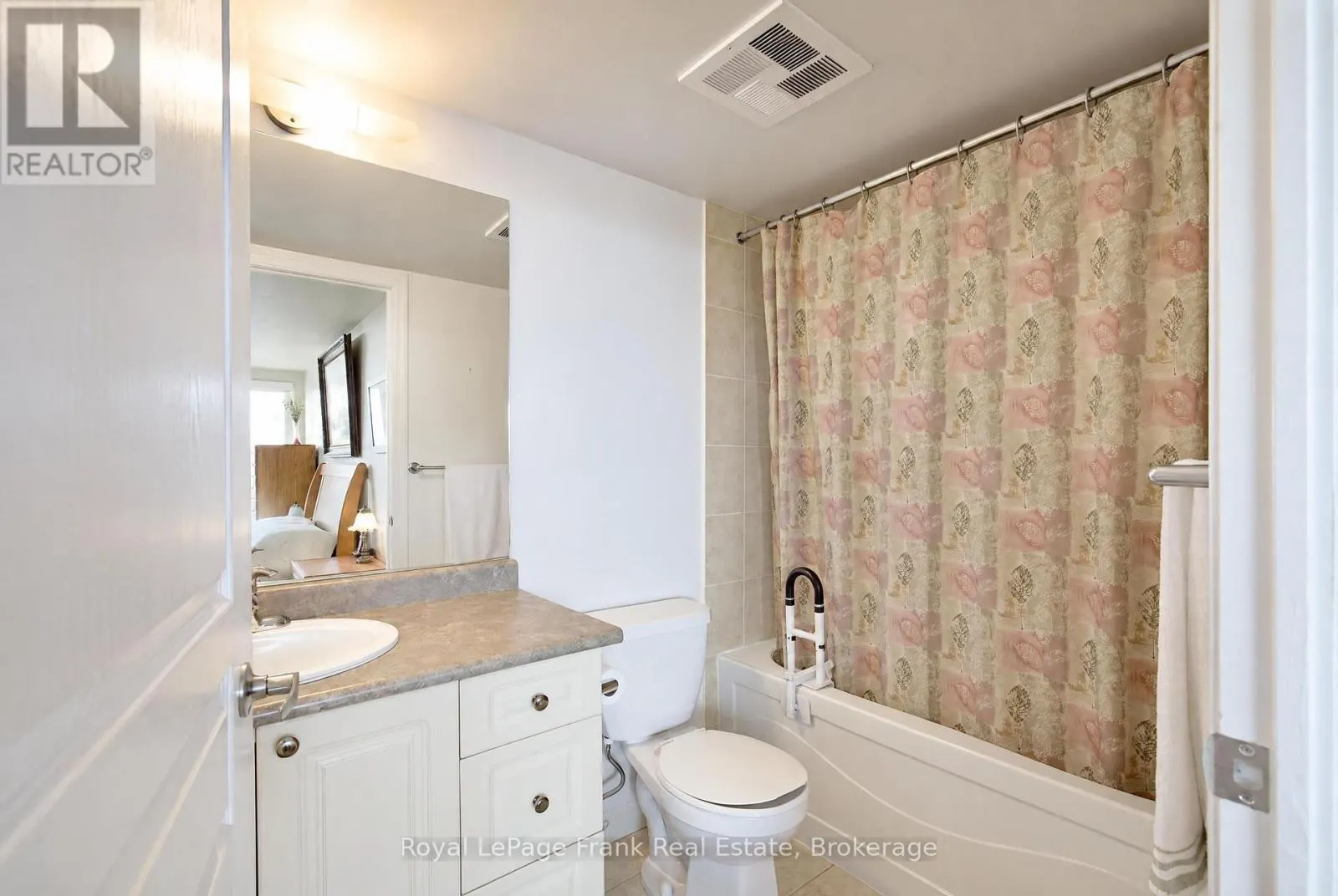 904 - 1600 CHARLES STREET #904
