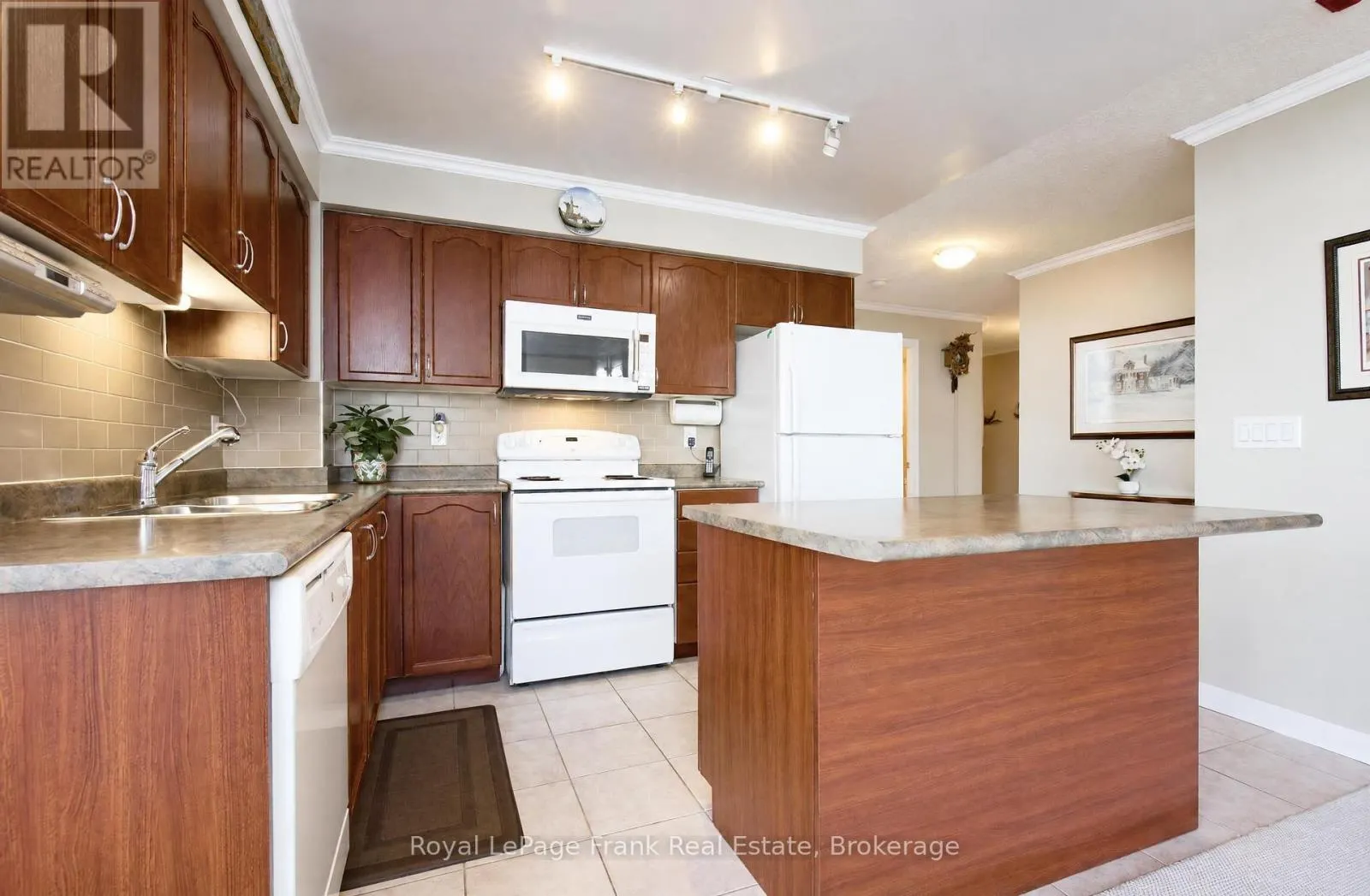 904 - 1600 CHARLES STREET #904