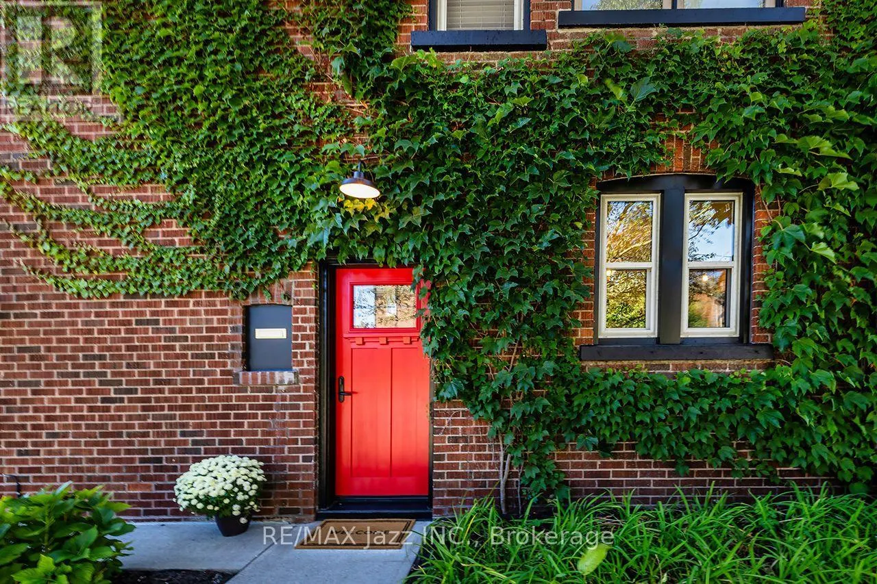 142 ADELAIDE AVENUE W