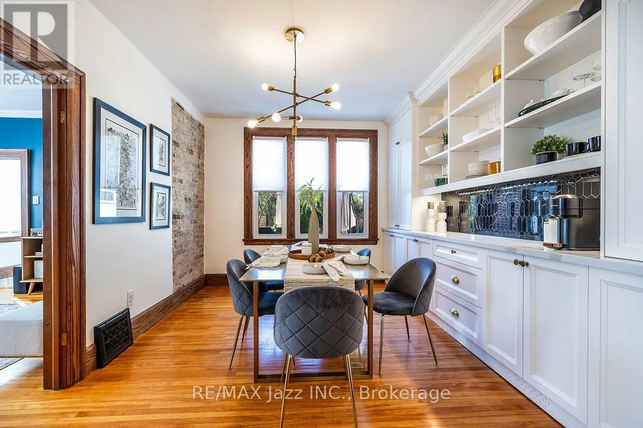 142 ADELAIDE AVENUE W