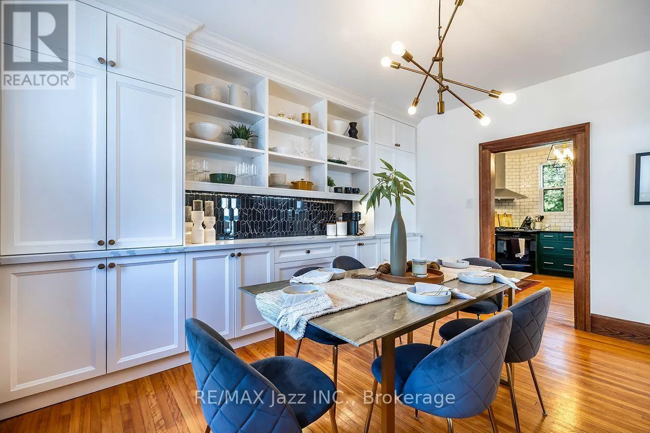 142 ADELAIDE AVENUE W