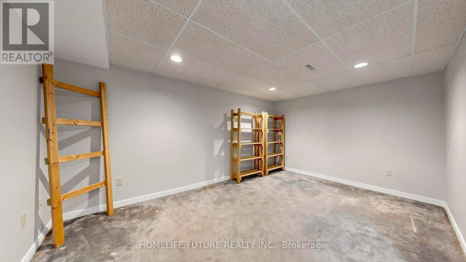 679 FOXWOOD TRAIL