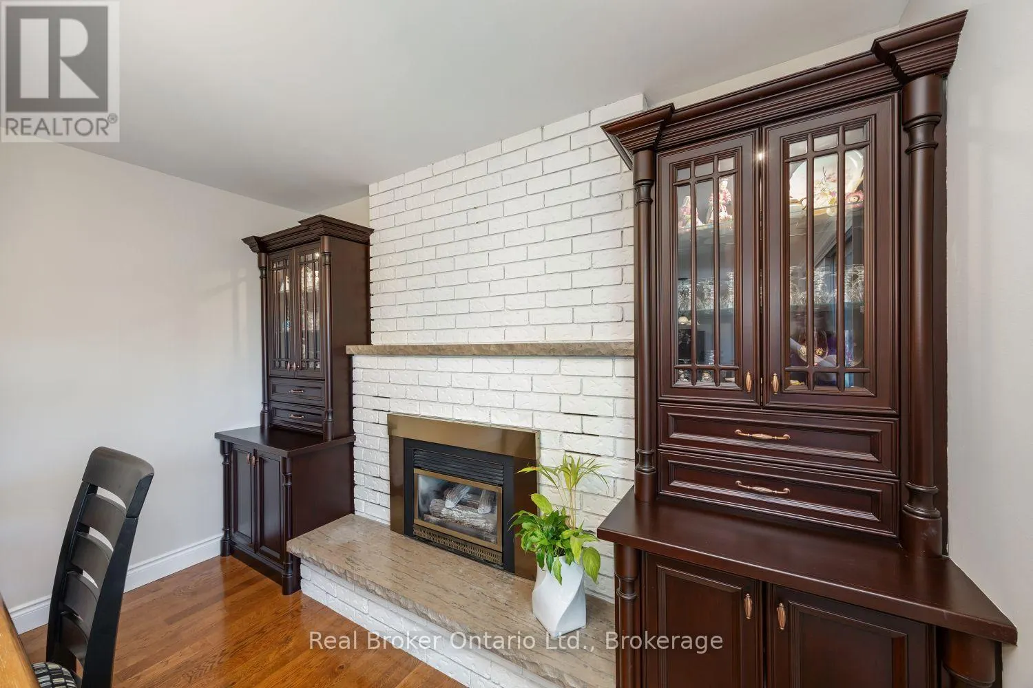 550 CRIMSON COURT