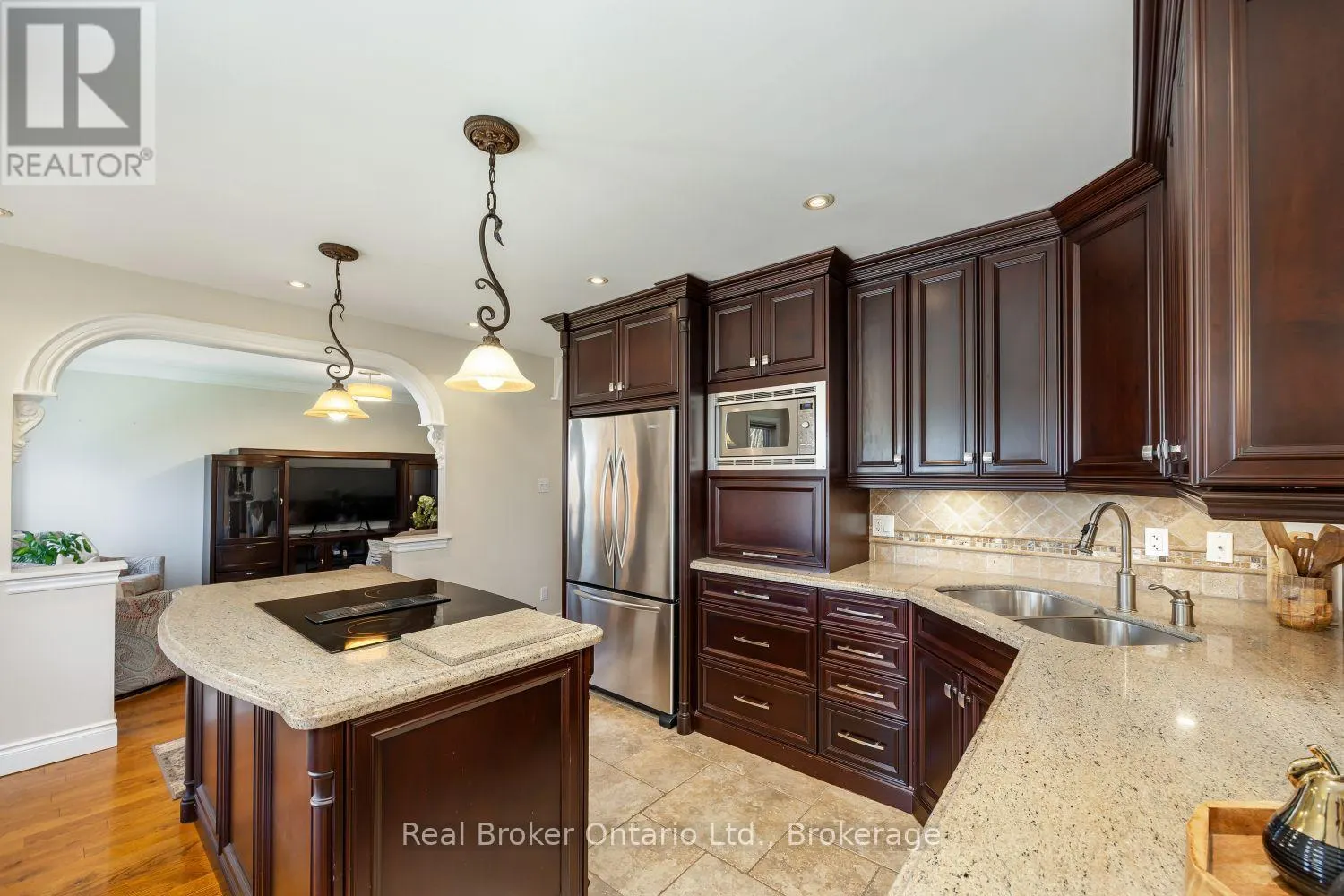 550 CRIMSON COURT