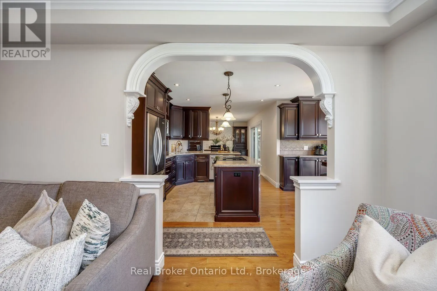 550 CRIMSON COURT