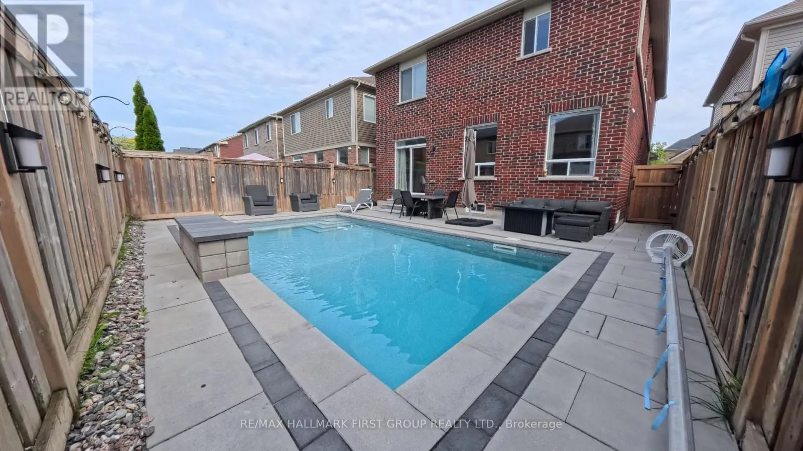 121 BLACKWELL CRESCENT