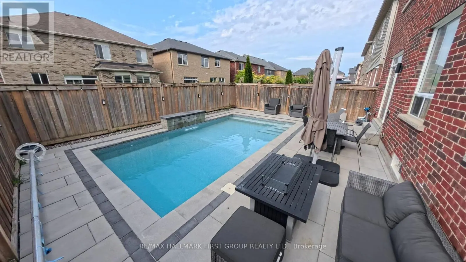 121 BLACKWELL CRESCENT
