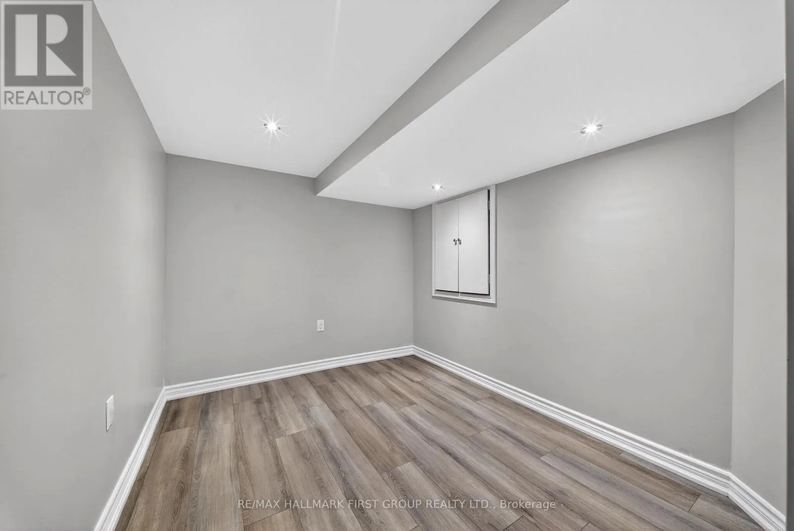 121 BLACKWELL CRESCENT