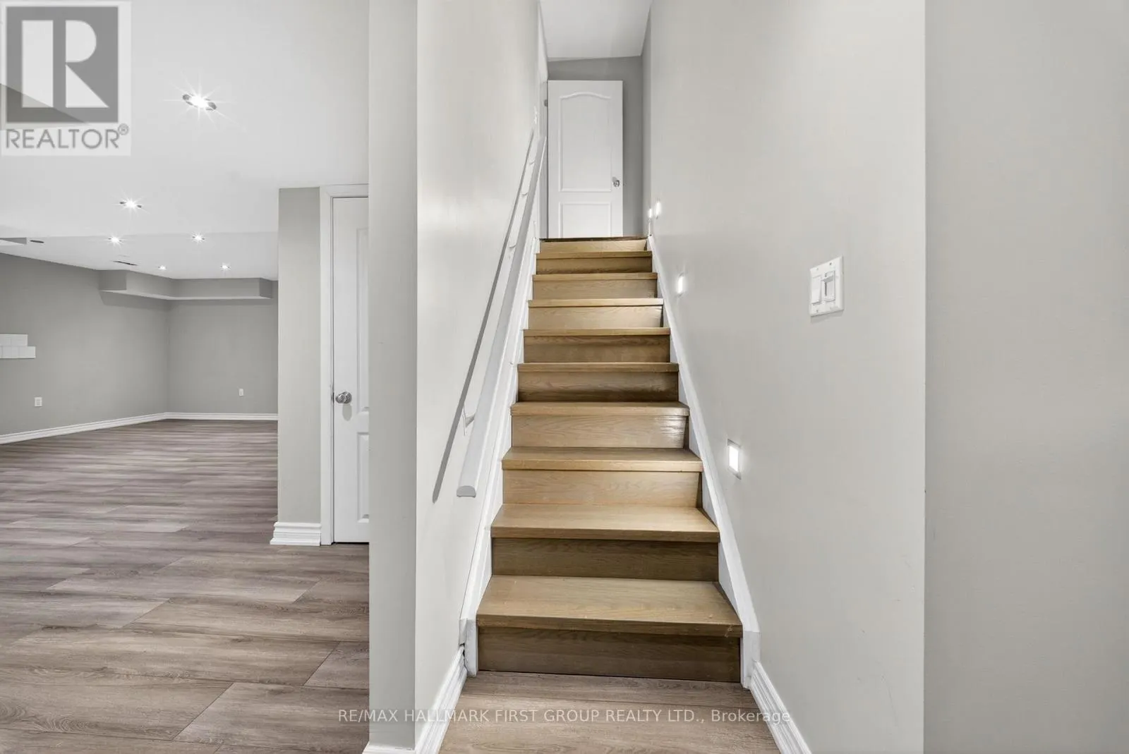 121 BLACKWELL CRESCENT