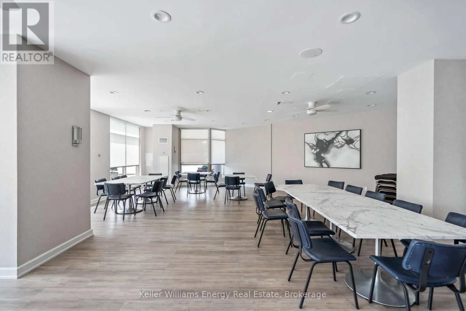302 - 712 ROSSLAND ROAD E #302