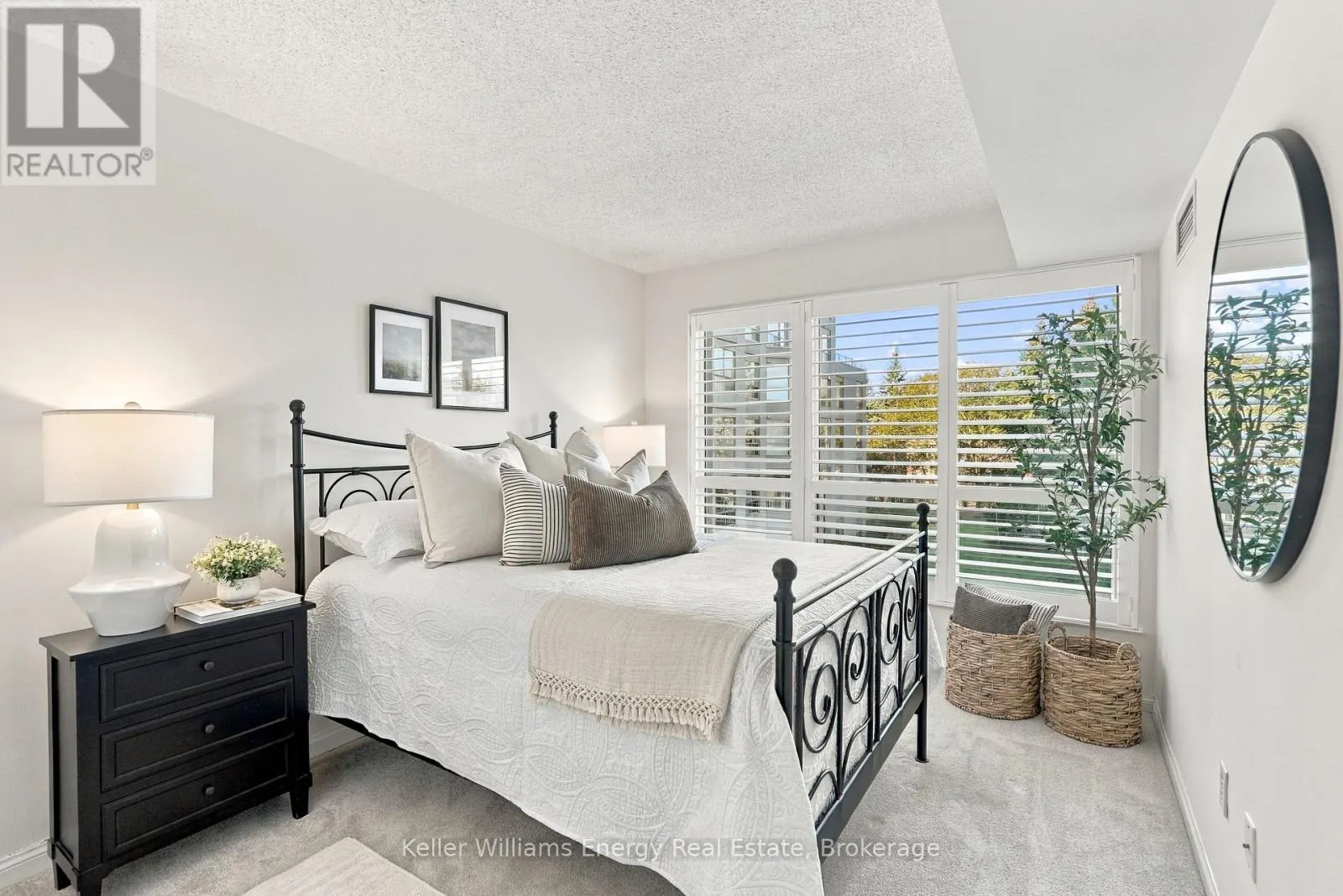 302 - 712 ROSSLAND ROAD E #302