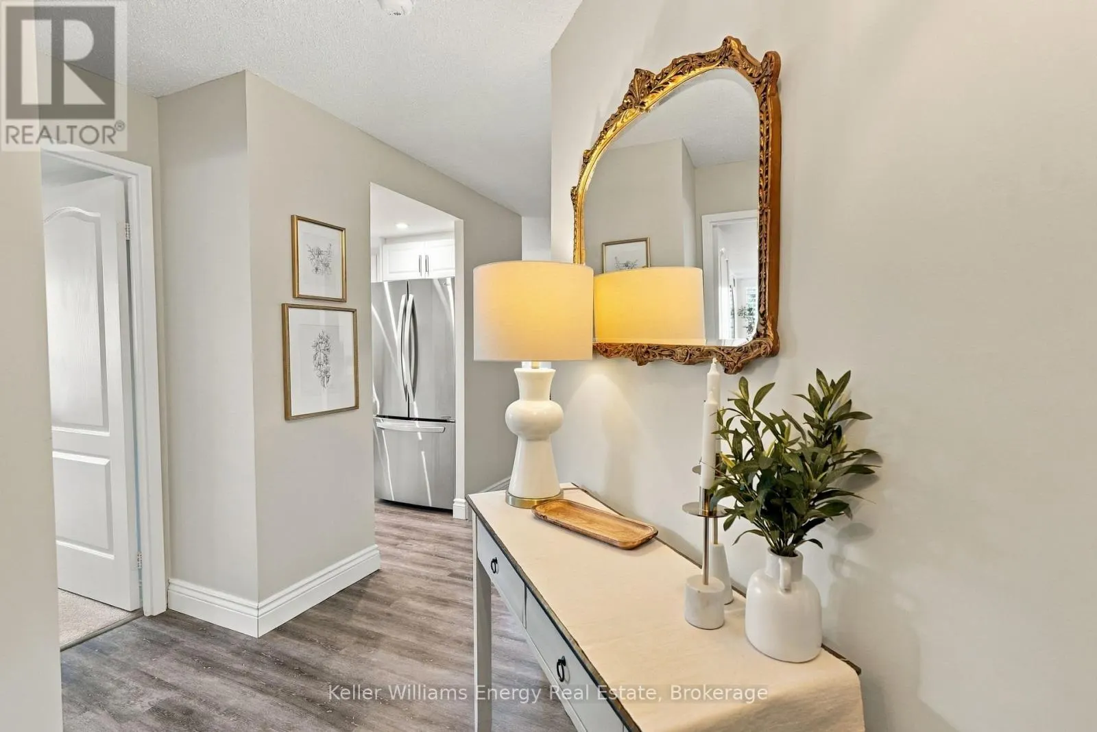 302 - 712 ROSSLAND ROAD E #302