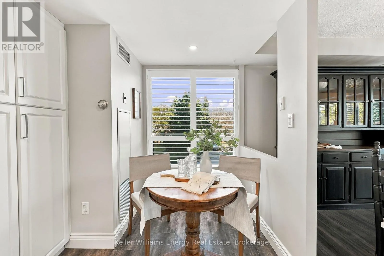 302 - 712 ROSSLAND ROAD E #302