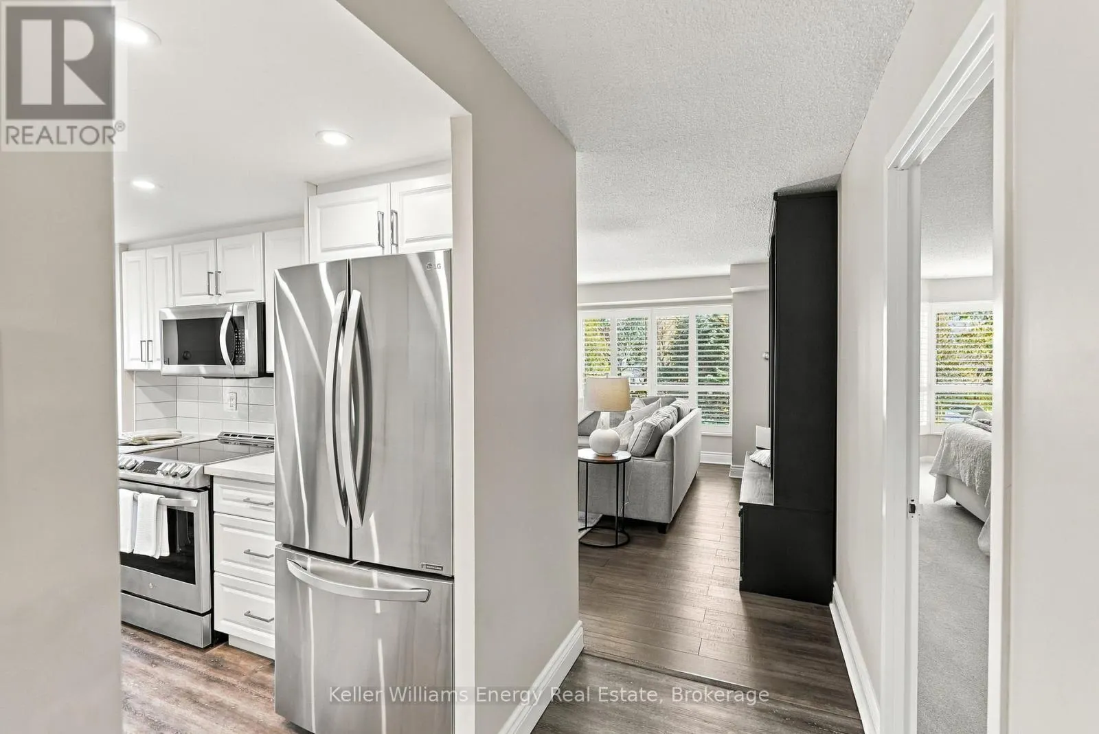302 - 712 ROSSLAND ROAD E #302