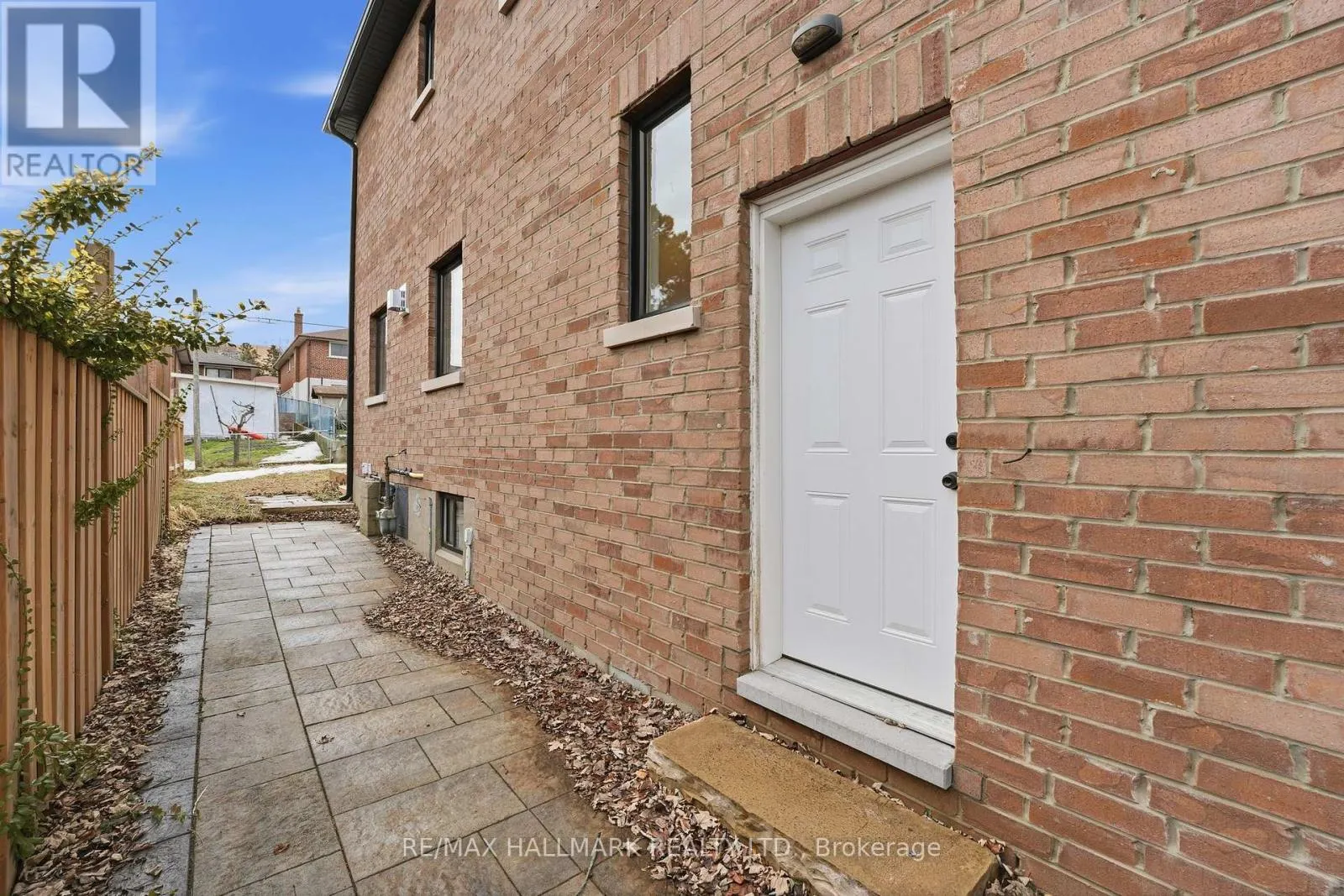 49 GREENDOWNS DRIVE