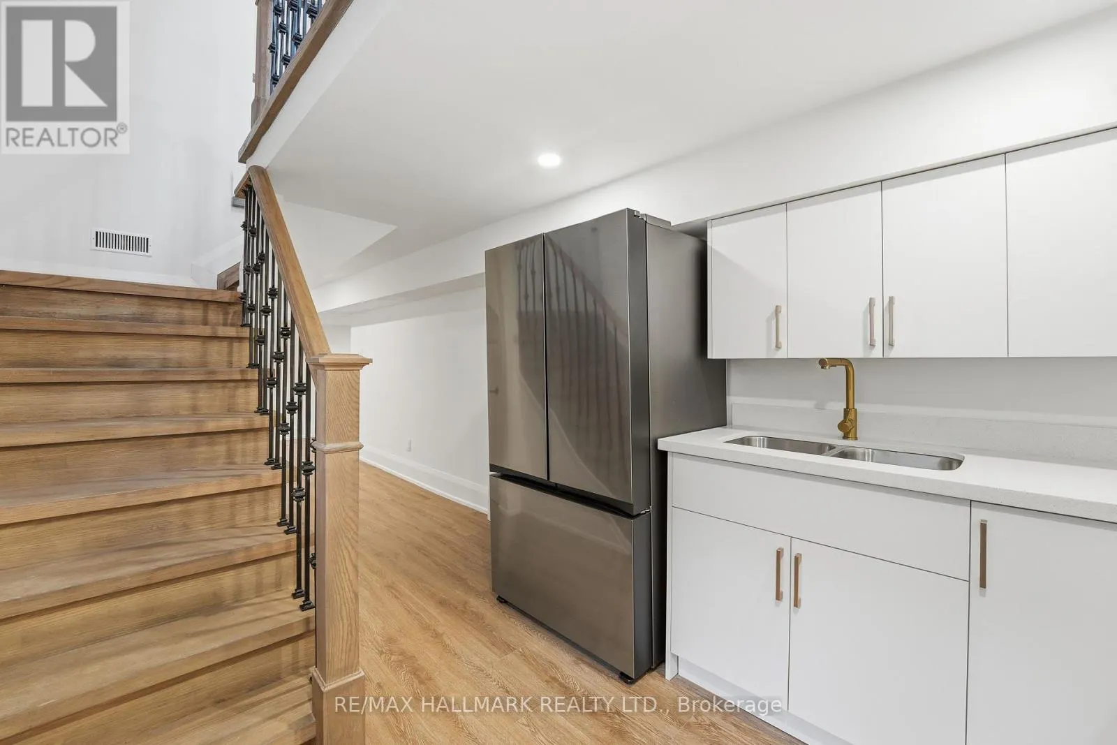 49 GREENDOWNS DRIVE