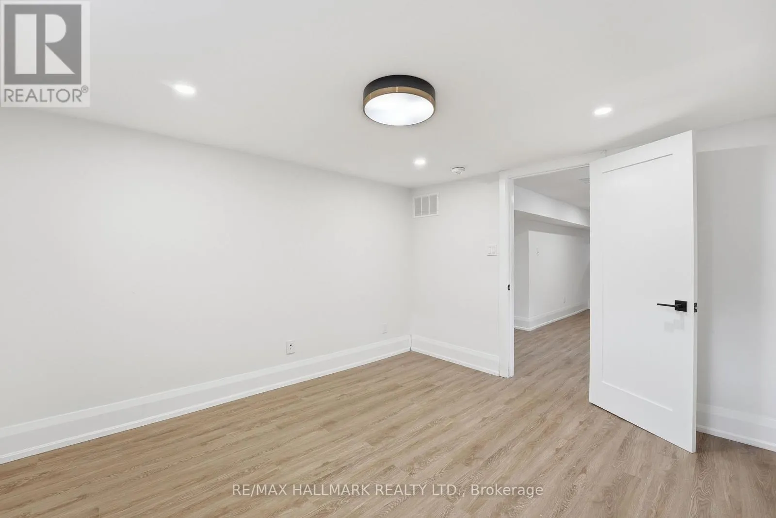 49 GREENDOWNS DRIVE