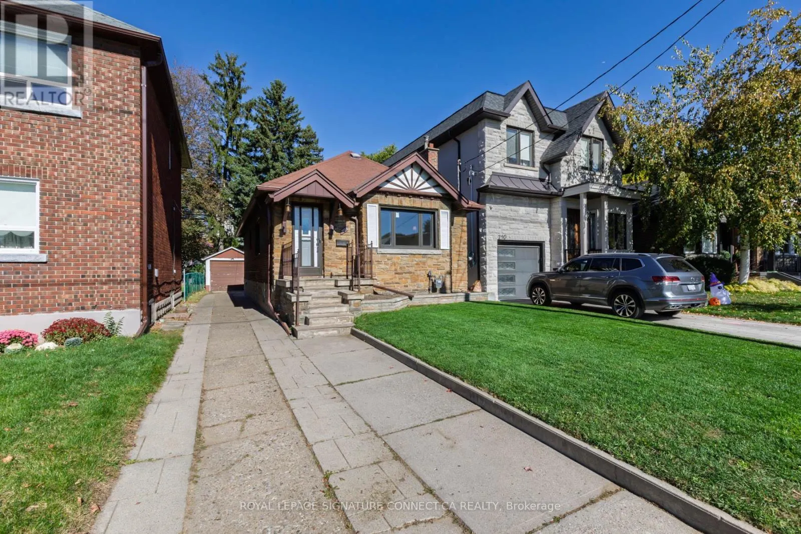 208 FLOYD AVENUE