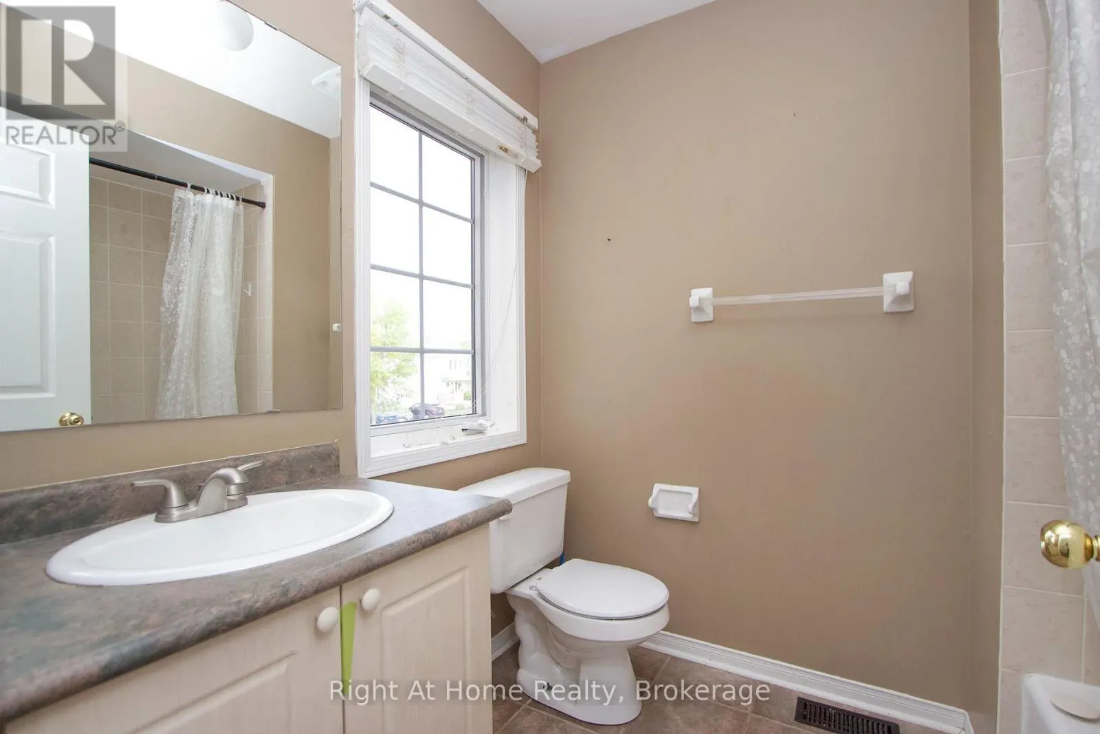 UPPER UNIT - 75 MILLBURN DRIVE #Upper Unit