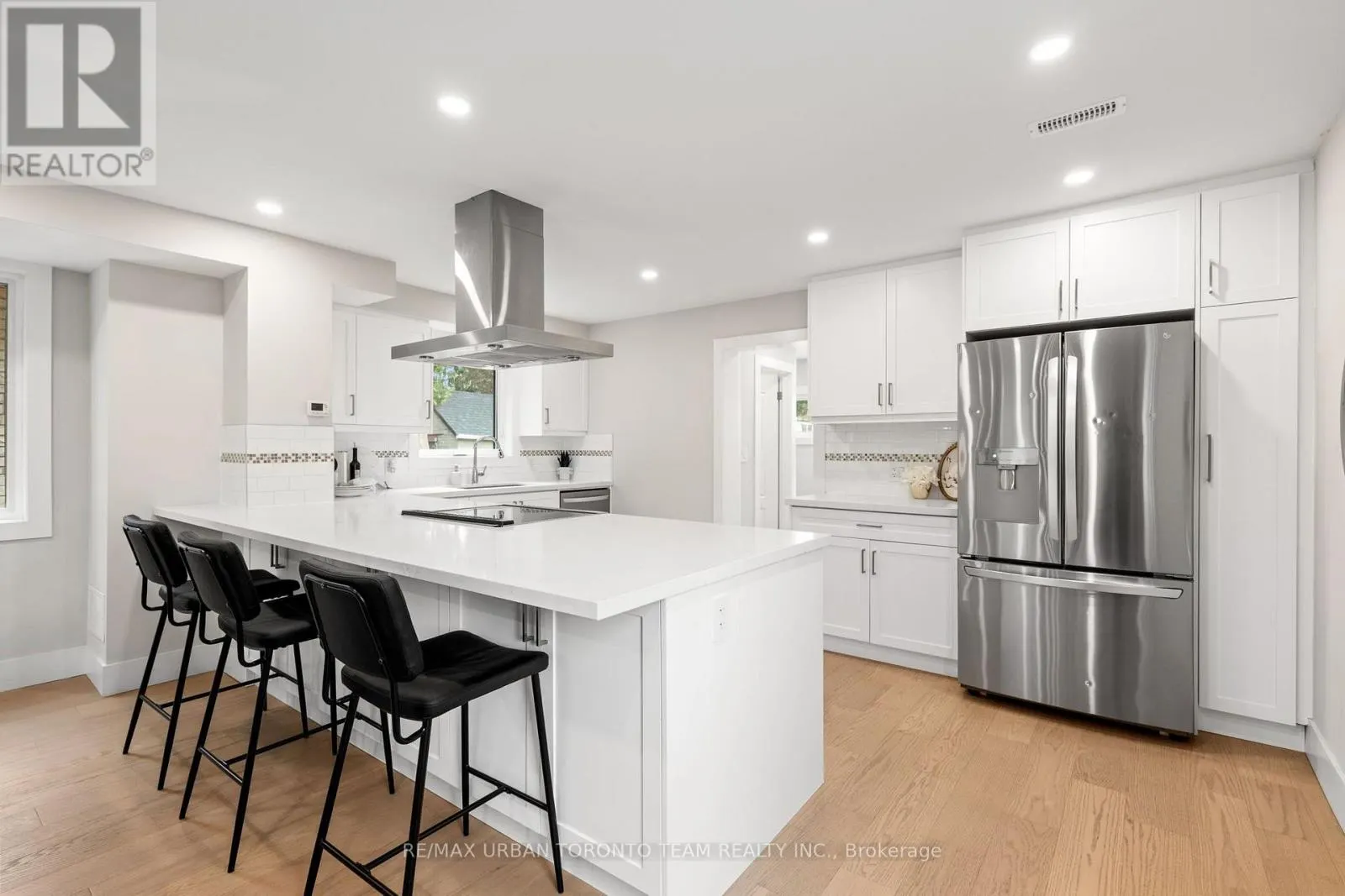 MAIN - 3517 ST CLAIR AVENUE