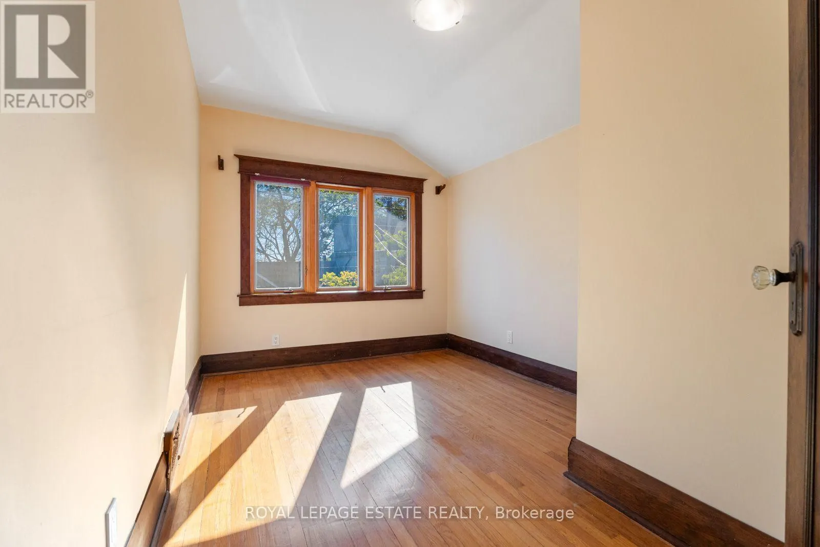 34 BRACKEN AVENUE