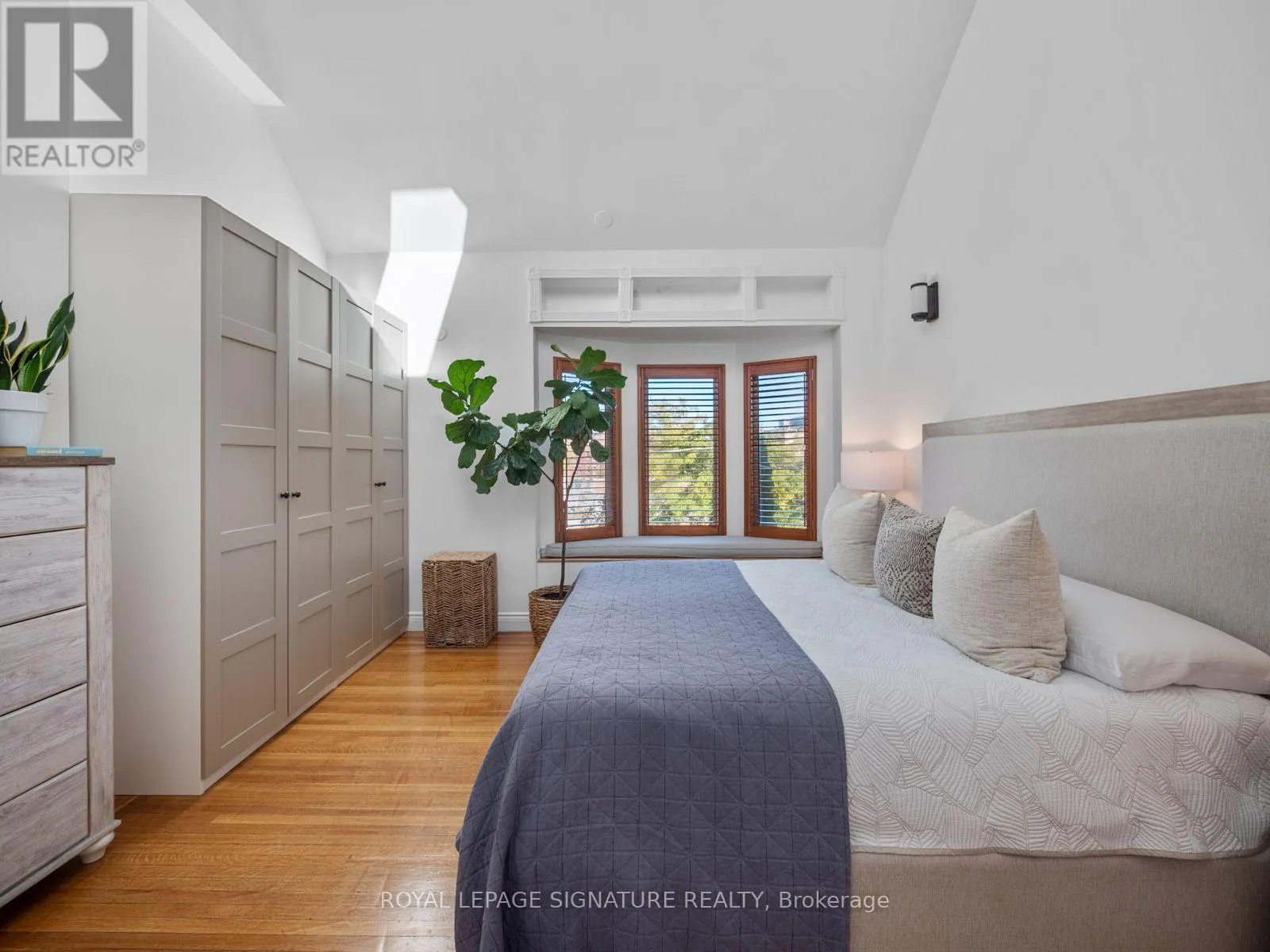 4 ORCHARD PARK BOULEVARD