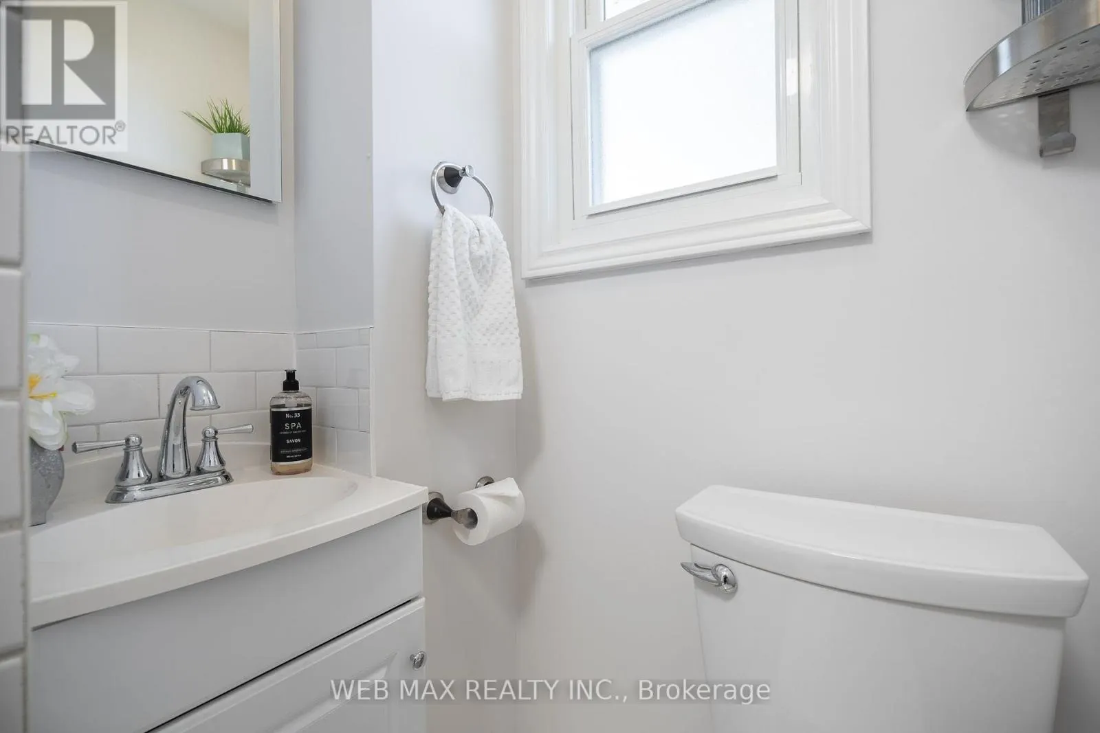 32 ALDERGROVE AVENUE