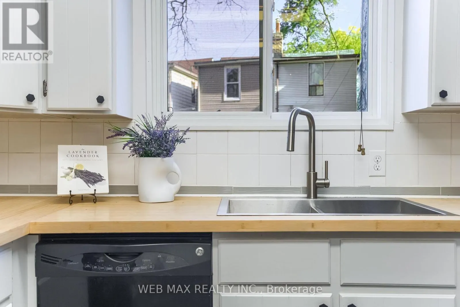 32 ALDERGROVE AVENUE