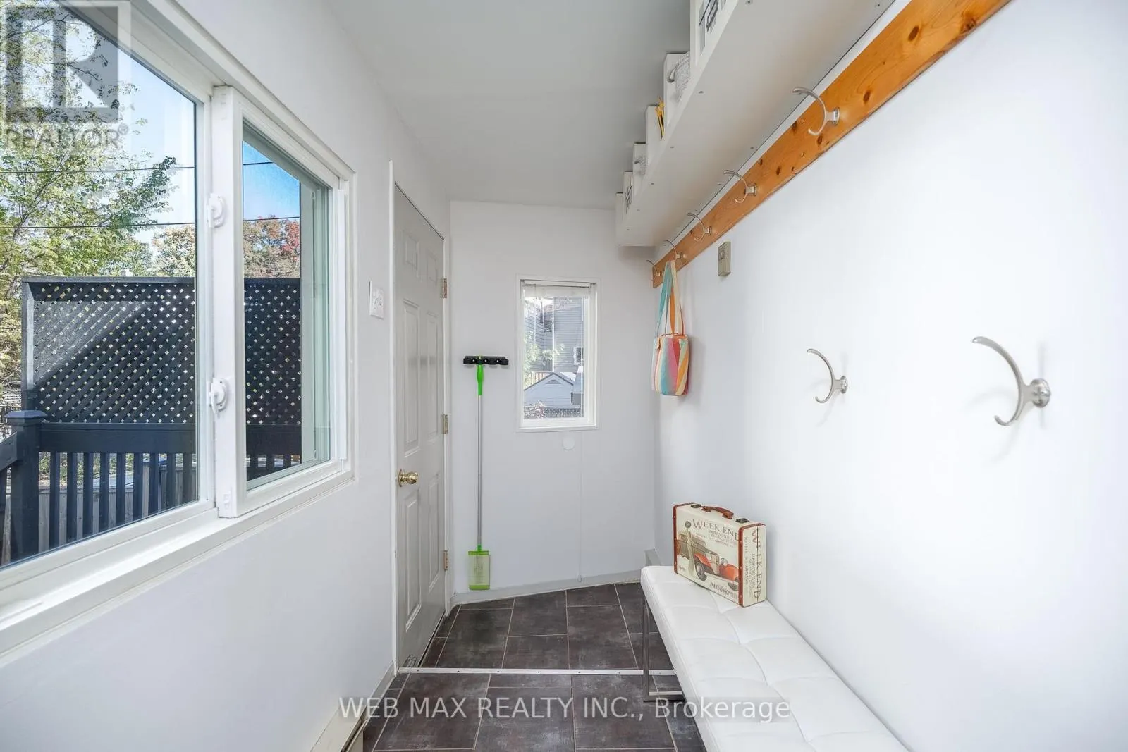 32 ALDERGROVE AVENUE