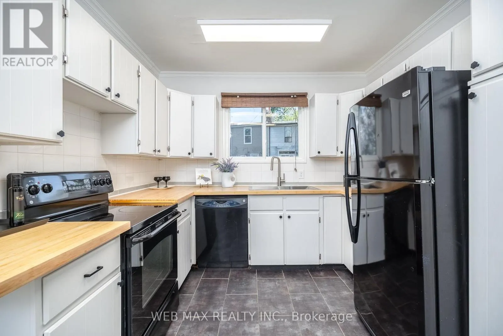 32 ALDERGROVE AVENUE