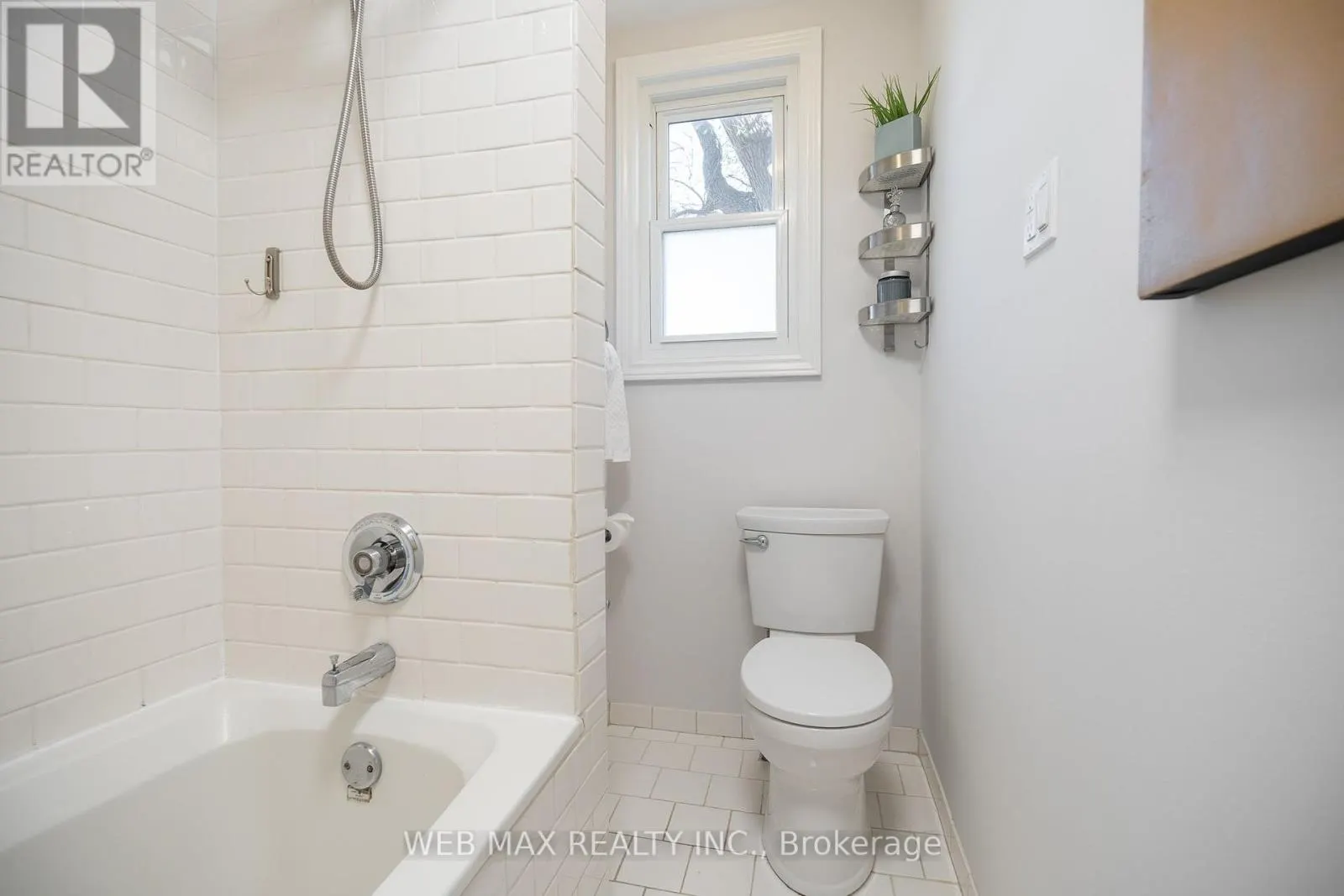 32 ALDERGROVE AVENUE
