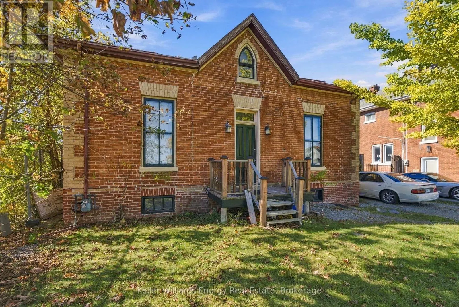 342 MARY STREET N