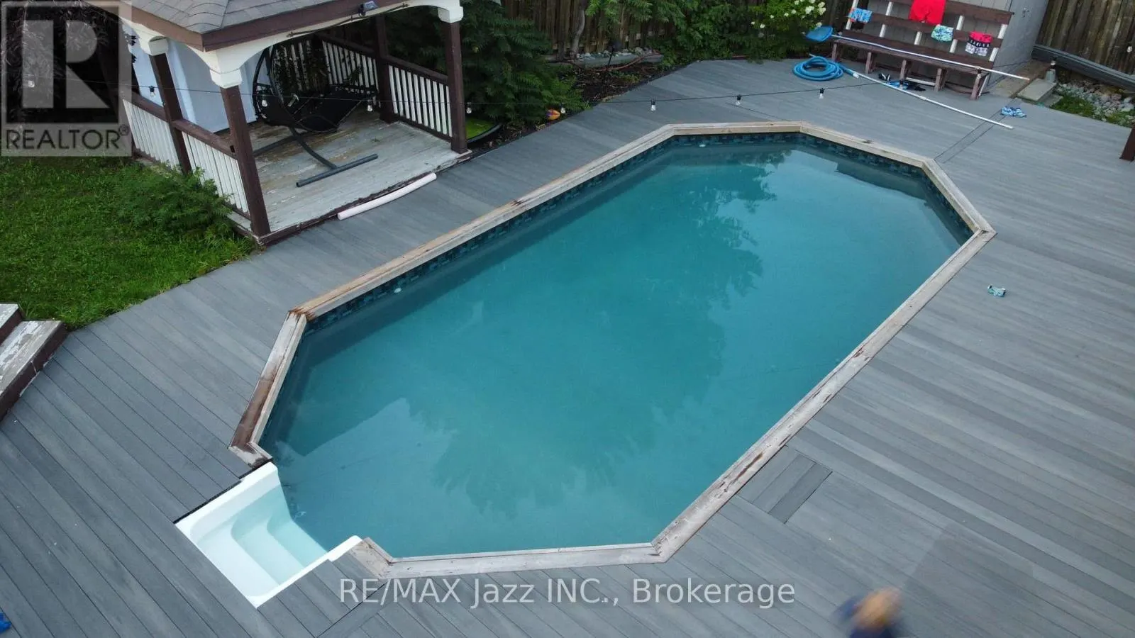 1296 RAVENCLIFFE COURT