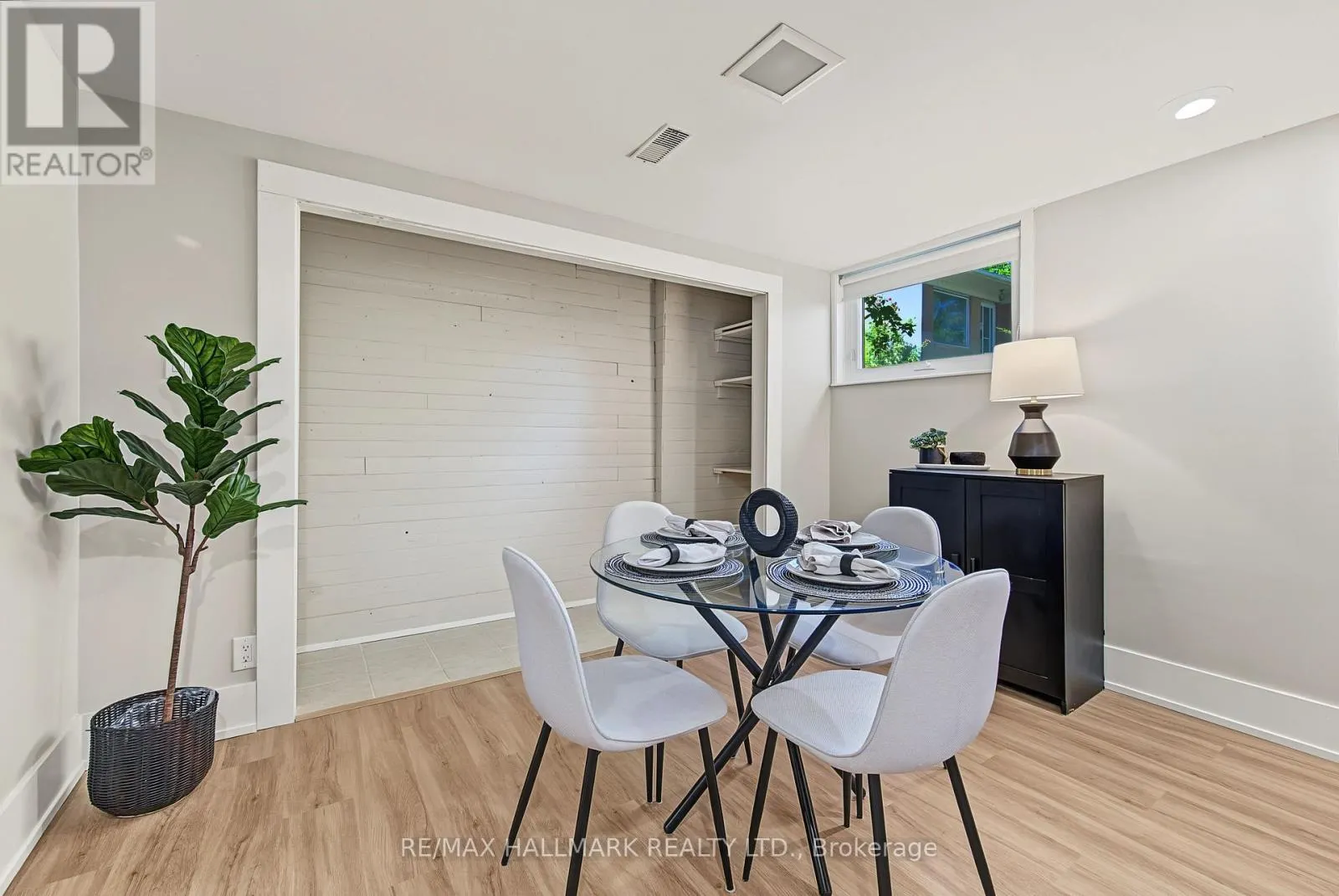 242 BEECHGROVE DRIVE