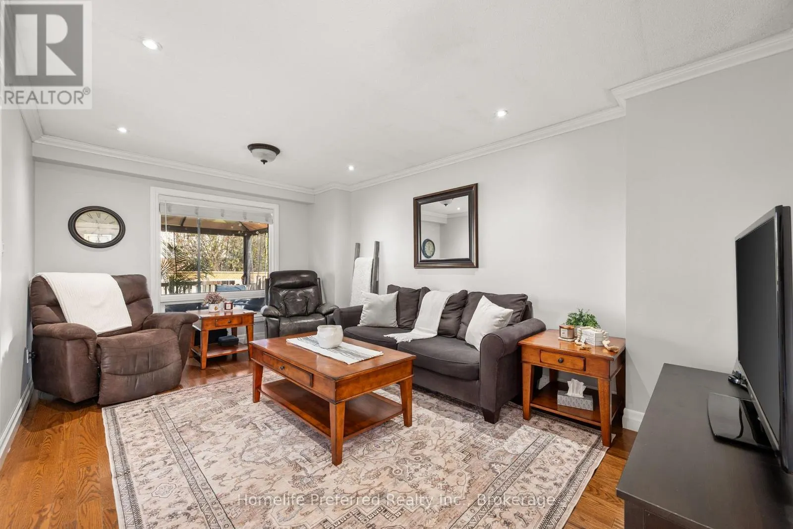 5 SOUCH COURT