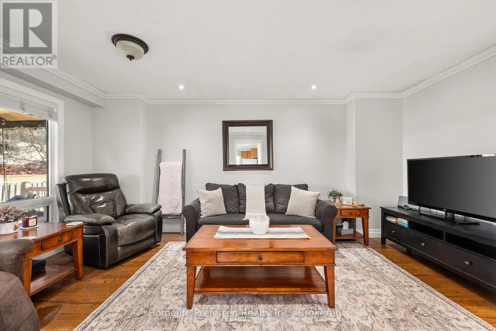 5 SOUCH COURT