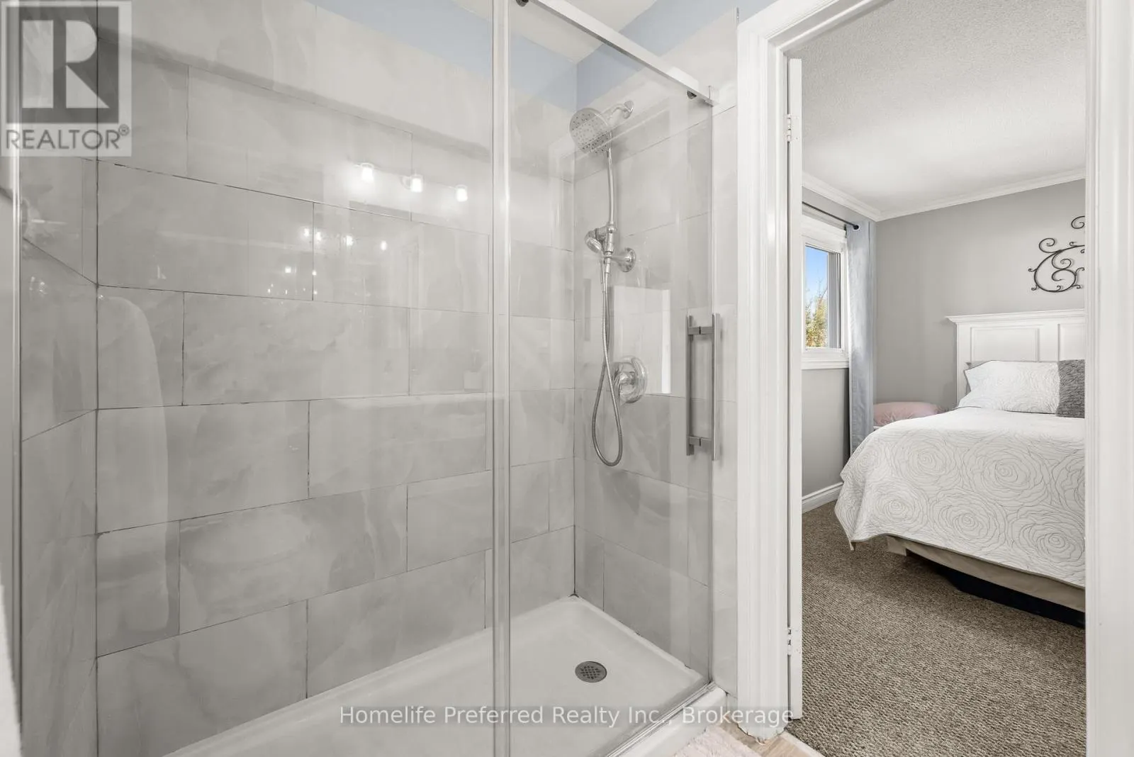 5 SOUCH COURT
