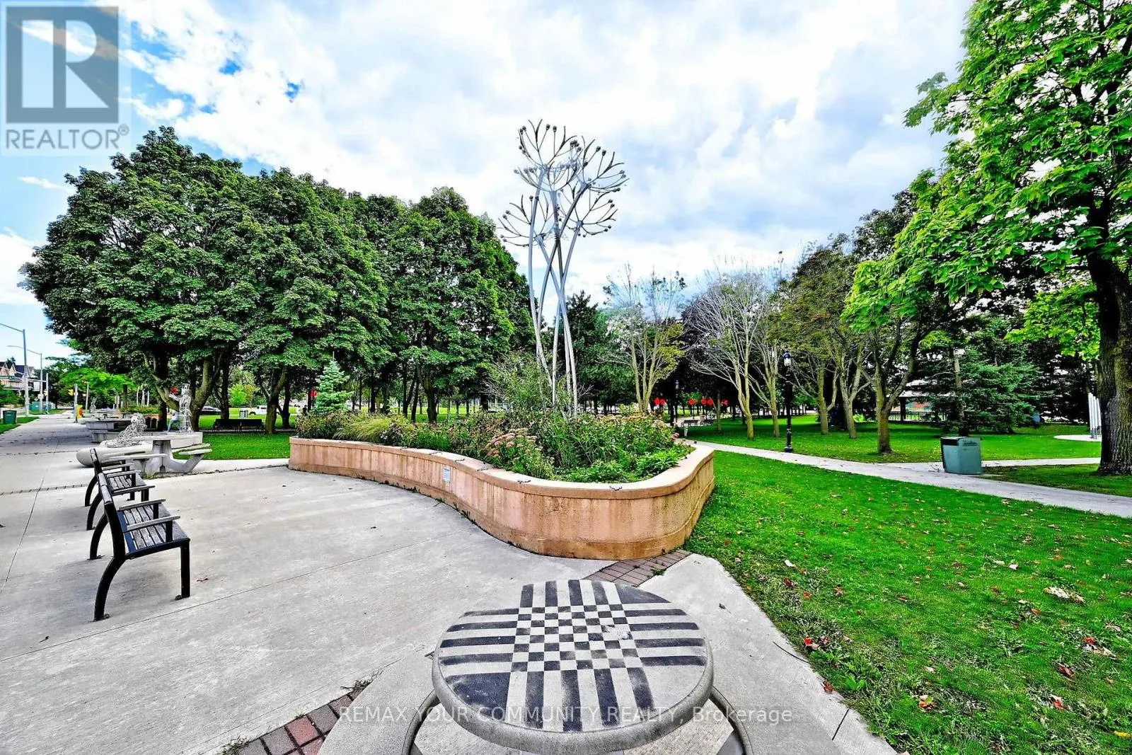 805 - 1400 THE ESPLANADE N