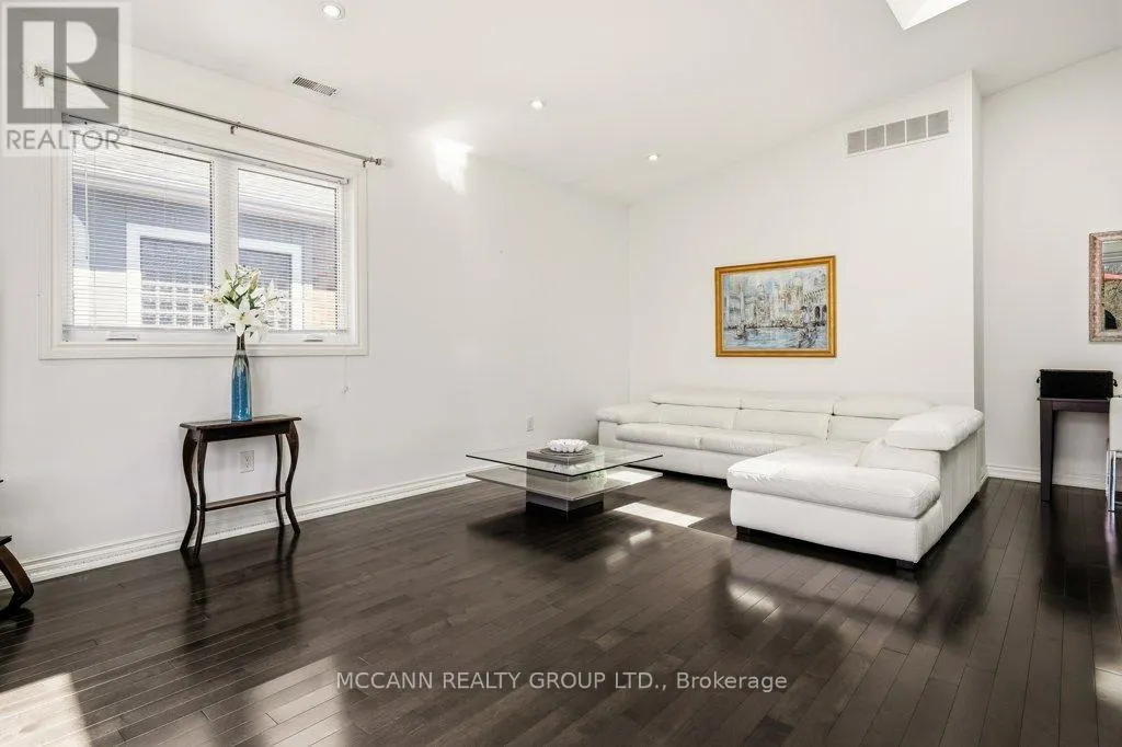 124 SCARBORO CRESCENT